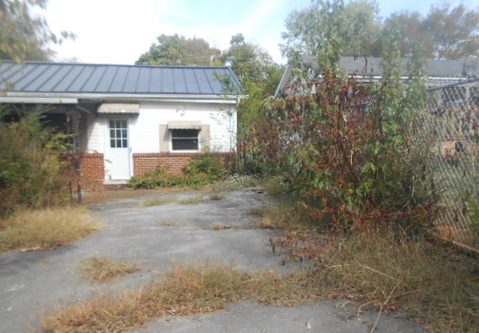 1st image of 2606 Marshall St
