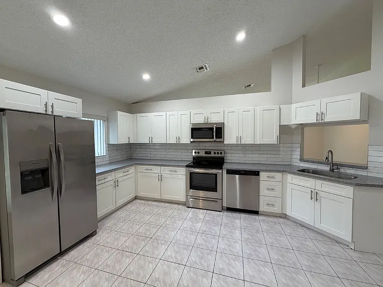 8657 Rosalie Ct — Photo 9