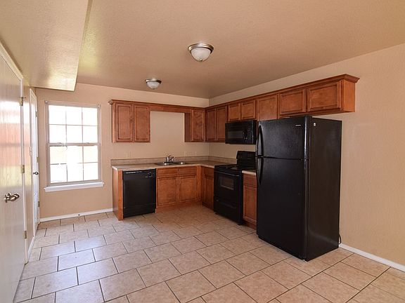 3rd image of 301 Plum St #Townhouse 9