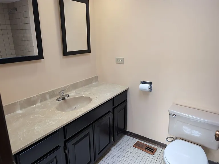 242 W Slade St — Photo 19