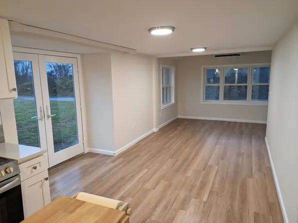 178 Meeting House Ln, Oakdale, CT 06370