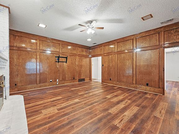 3rd image of 217 Elder Oak Dr