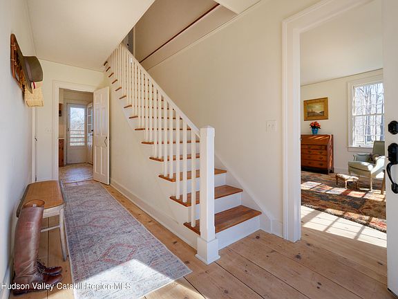 3rd image of 82 Scott Road