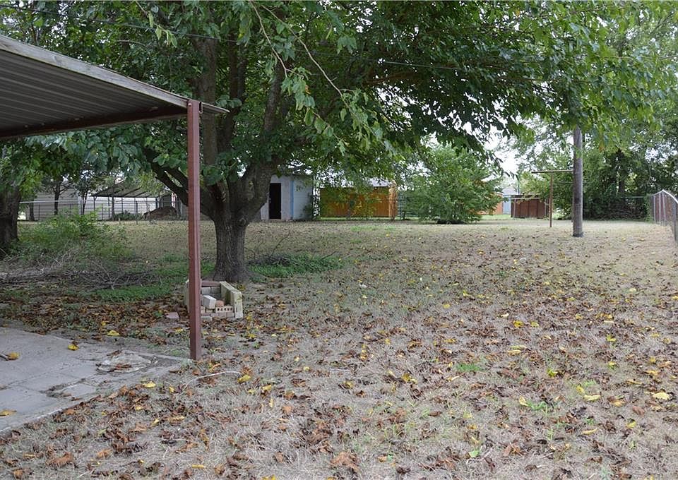 2nd image of 802 N Avenue F