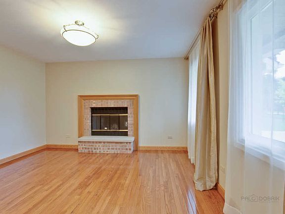 5th image of 2895 Fredric Ct