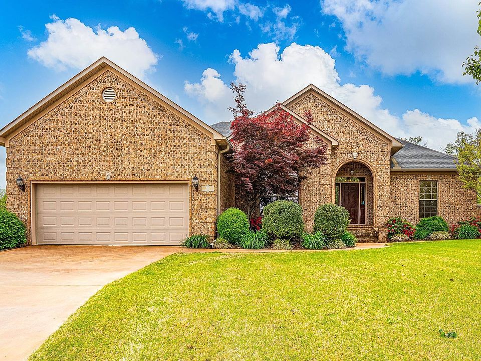 1st image of 305 Honey Hill Dr