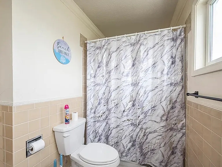 634 N Crestview Dr — Photo 26