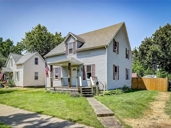 1800 Cypress St, Highland, IL 62249