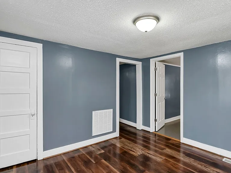 1330 Kingston Rd — Photo 7