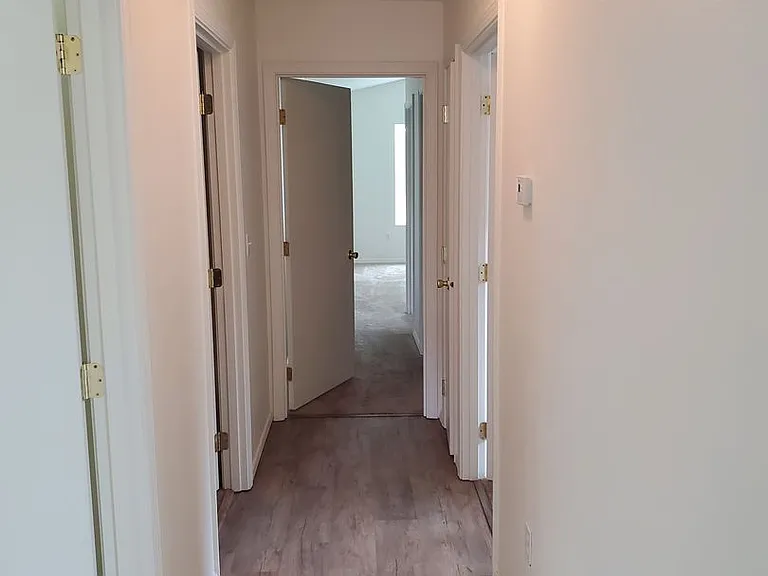 562 NE Negus Loop — Photo 9