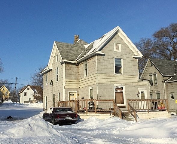 2nd image of 1050 6th St