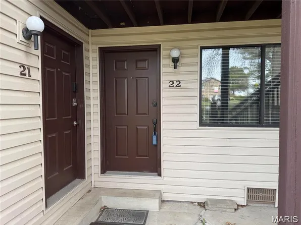 22 Pepperwood Ct, Glen Carbon, IL 62034