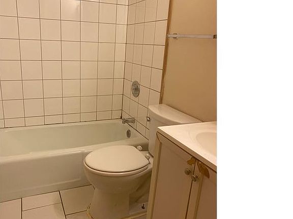 5th image of 4202 Lindenwood Dr #1A