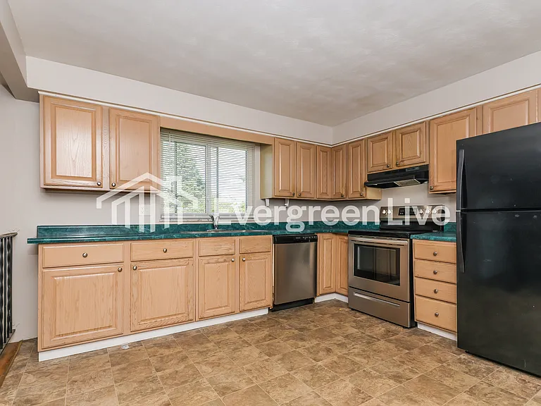 320 Blairwood Dr — Photo 7