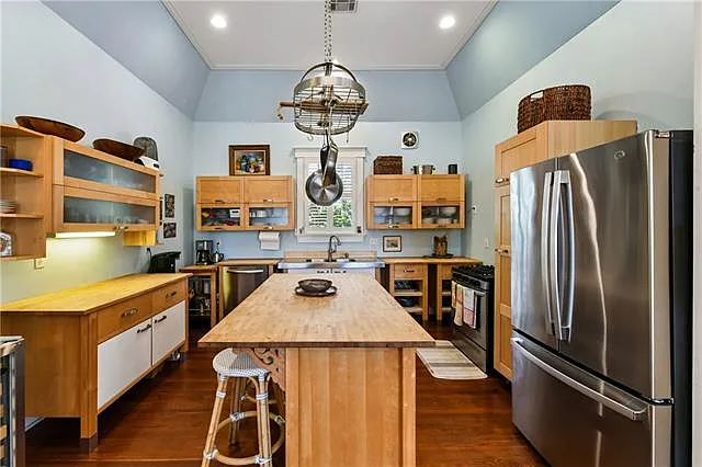 818 Constantinople St — Photo 13
