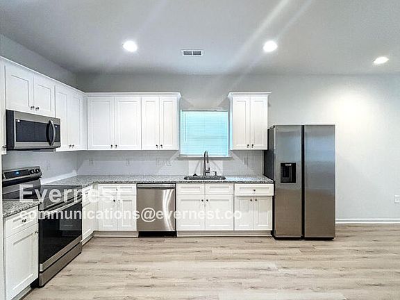2nd image of 405 Baker St