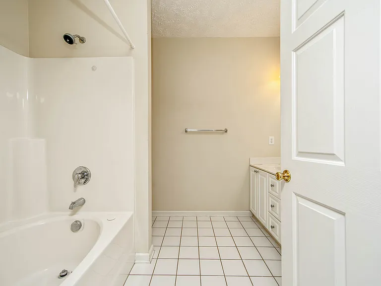 3930-101 Bardstown Ct — Photo 28