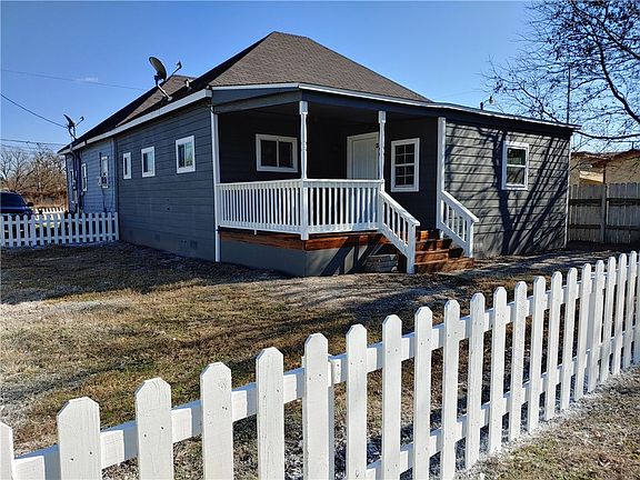 2nd image of 400 Symes St #B