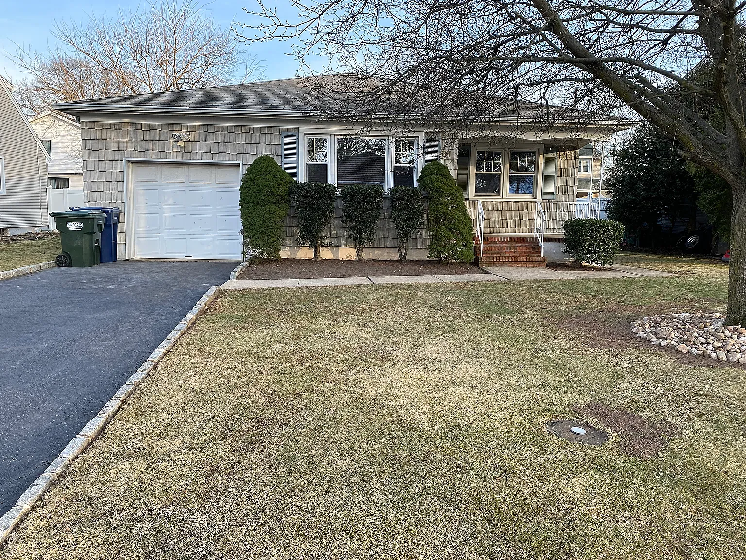 3 bed, 1377 sqft, $4,100 — Photo 1