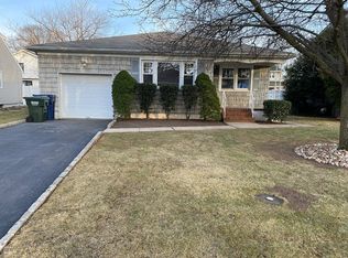 61 Fulton St, Clark, NJ 07066