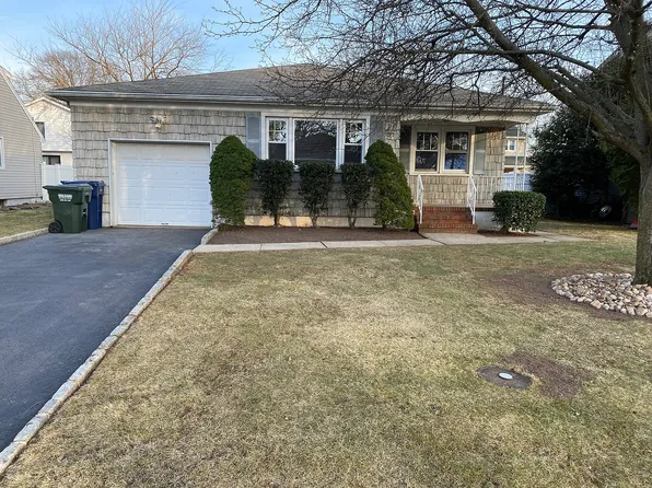 61 Fulton St, Clark, NJ 07066