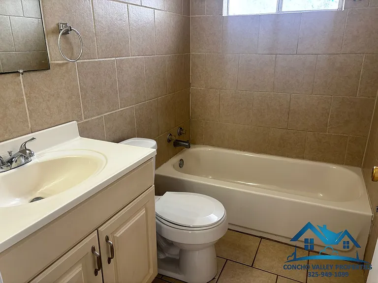 2406 Raney St — Photo 7