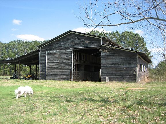 200 sf -6 stalls,2 tack room, and hayloft