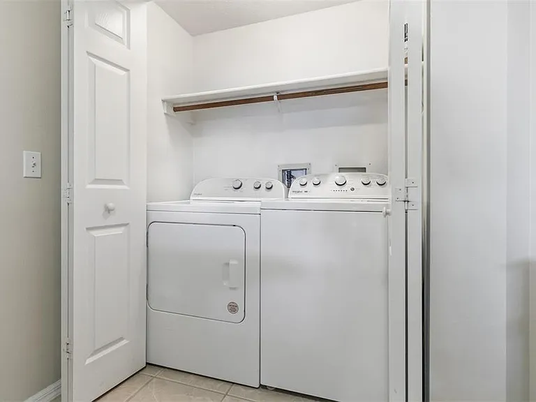 8921 Lake Dr #504 — Photo 16