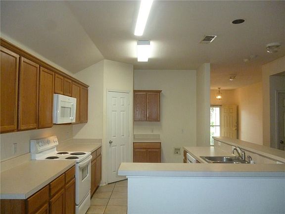 5th image of 1213 Periwinkle Dr