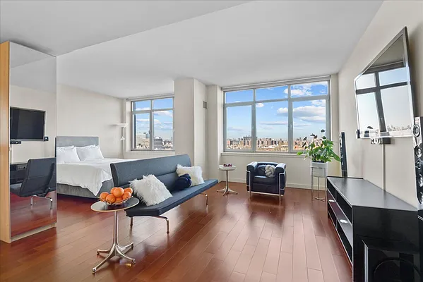 Rented by Sotheby's International Realty | media 12