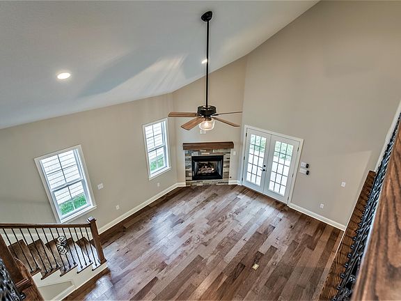 5th image of 907 Gothic Manor Way