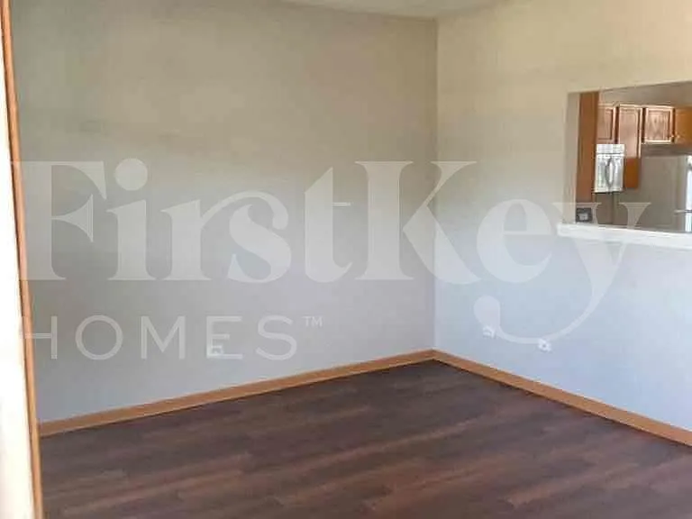 2316 Alden Dr — Photo 3