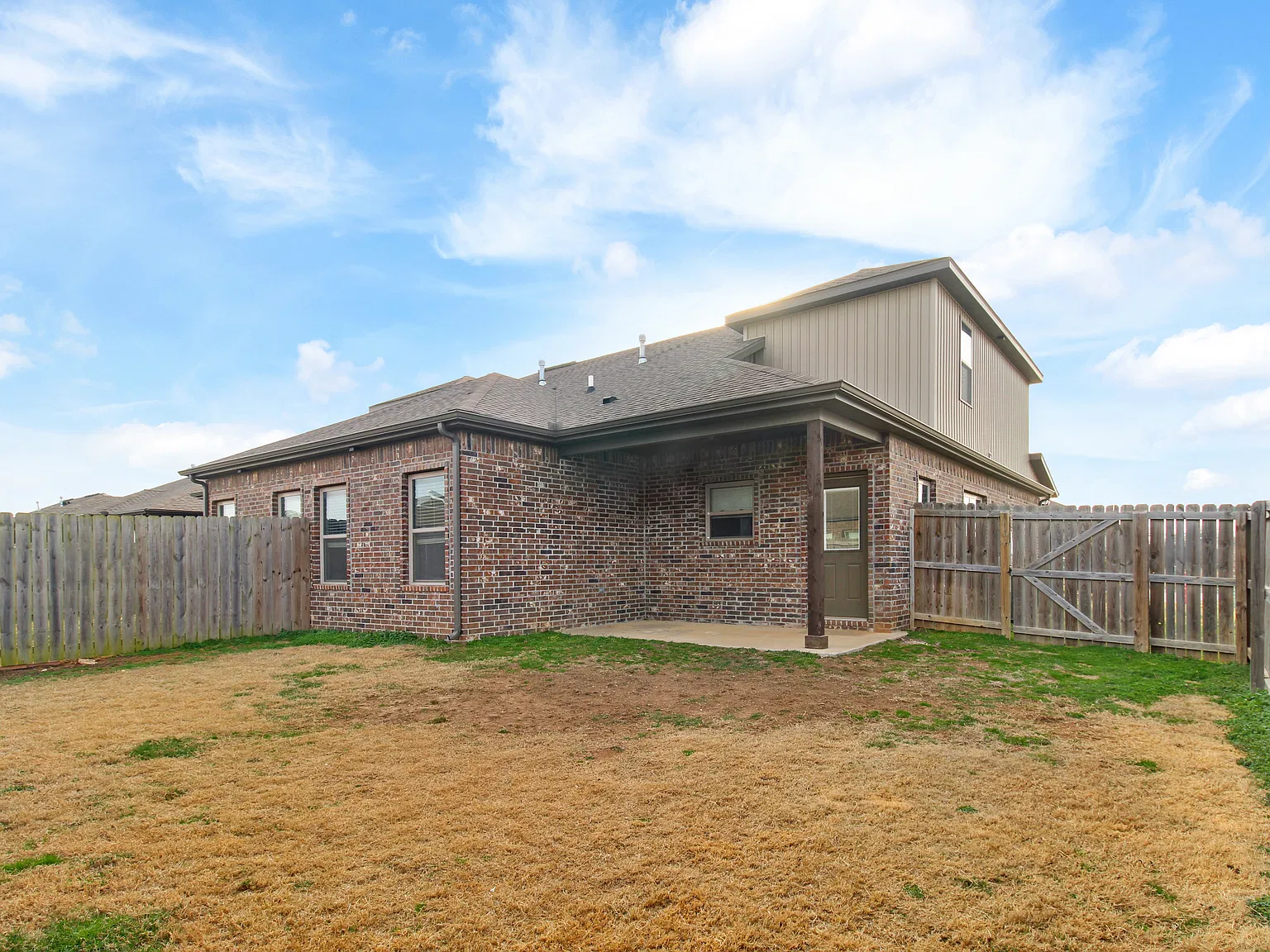 400 Barbet Dr — Photo 2