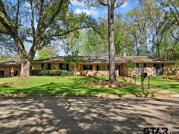 555 Lakeshore Dr, Palestine, TX 75801
