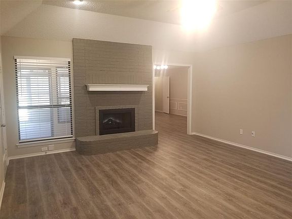 3rd image of 4633 Hillside Dr