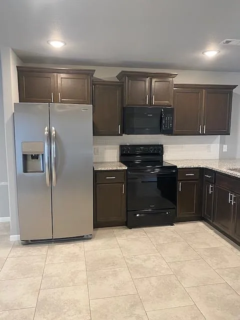 1007 E Mimosa St — Photo 2