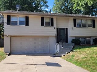5959 Oakridge Dr, Lincoln, NE 68516