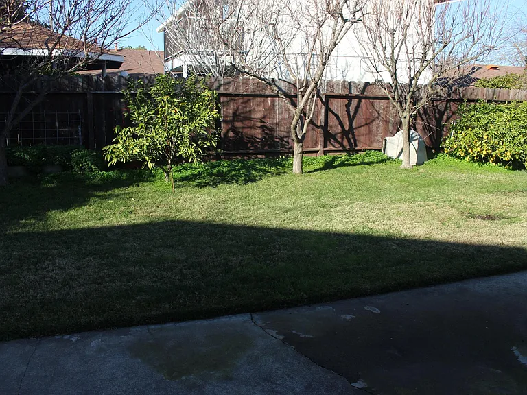 2548 Clearlake Way — Photo 10
