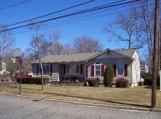 55 W Side Ave, East Quogue, NY 11942