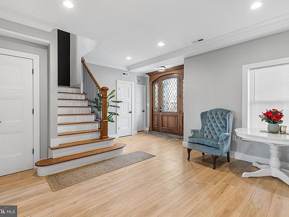 3rd image of 118 Blough Rd