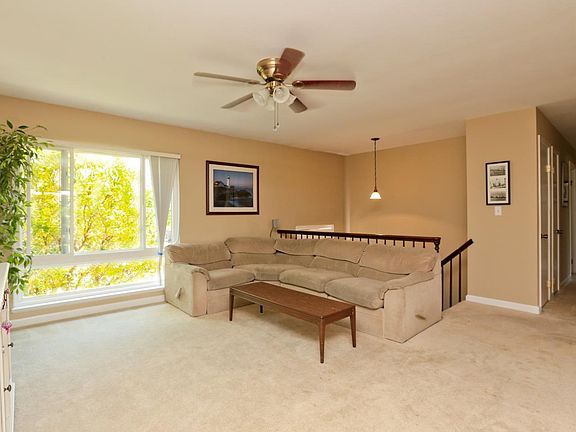 3rd image of 1623 Hallbrook Dr