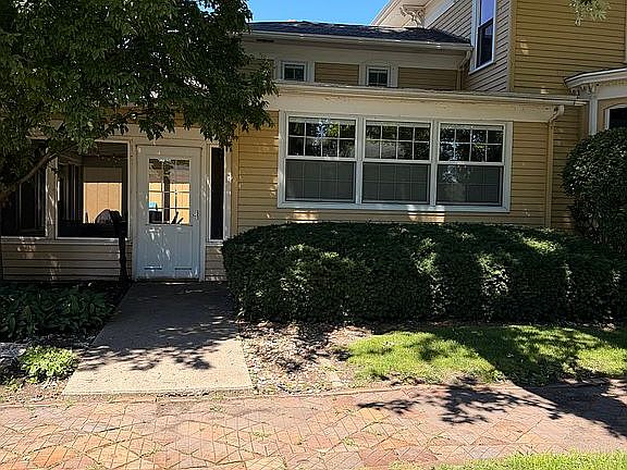 3rd image of 603 Webster St