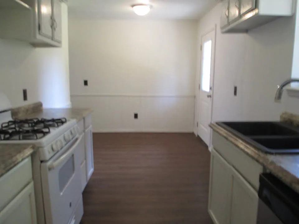 3 bed, 1206 sqft, $1,400 — Photo 4