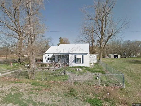 105 E Division St, Blossom, TX 75416