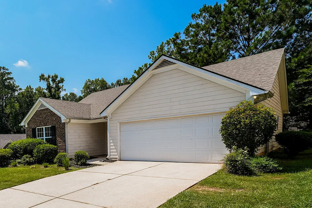 3 bed, 2.0 bath, 1309 sqft, $1,750 — Photo 3