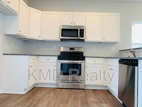 3rd image of 202 Canina Ln