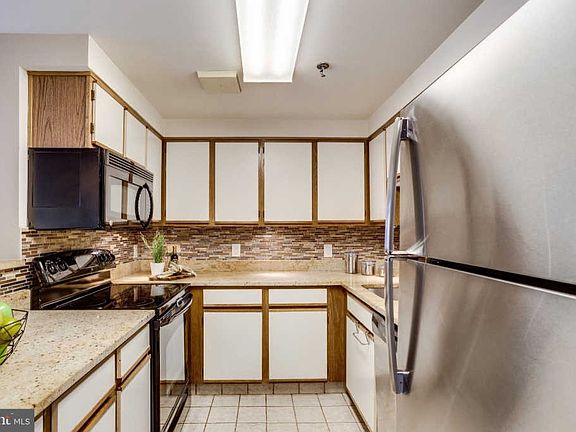 4th image of 22 Courthouse Sq APT 502