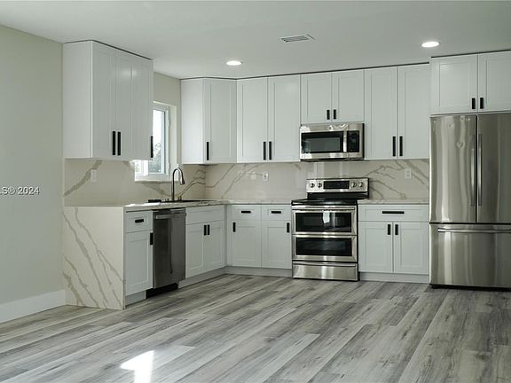 4th image of 10511 Caribbean Blvd