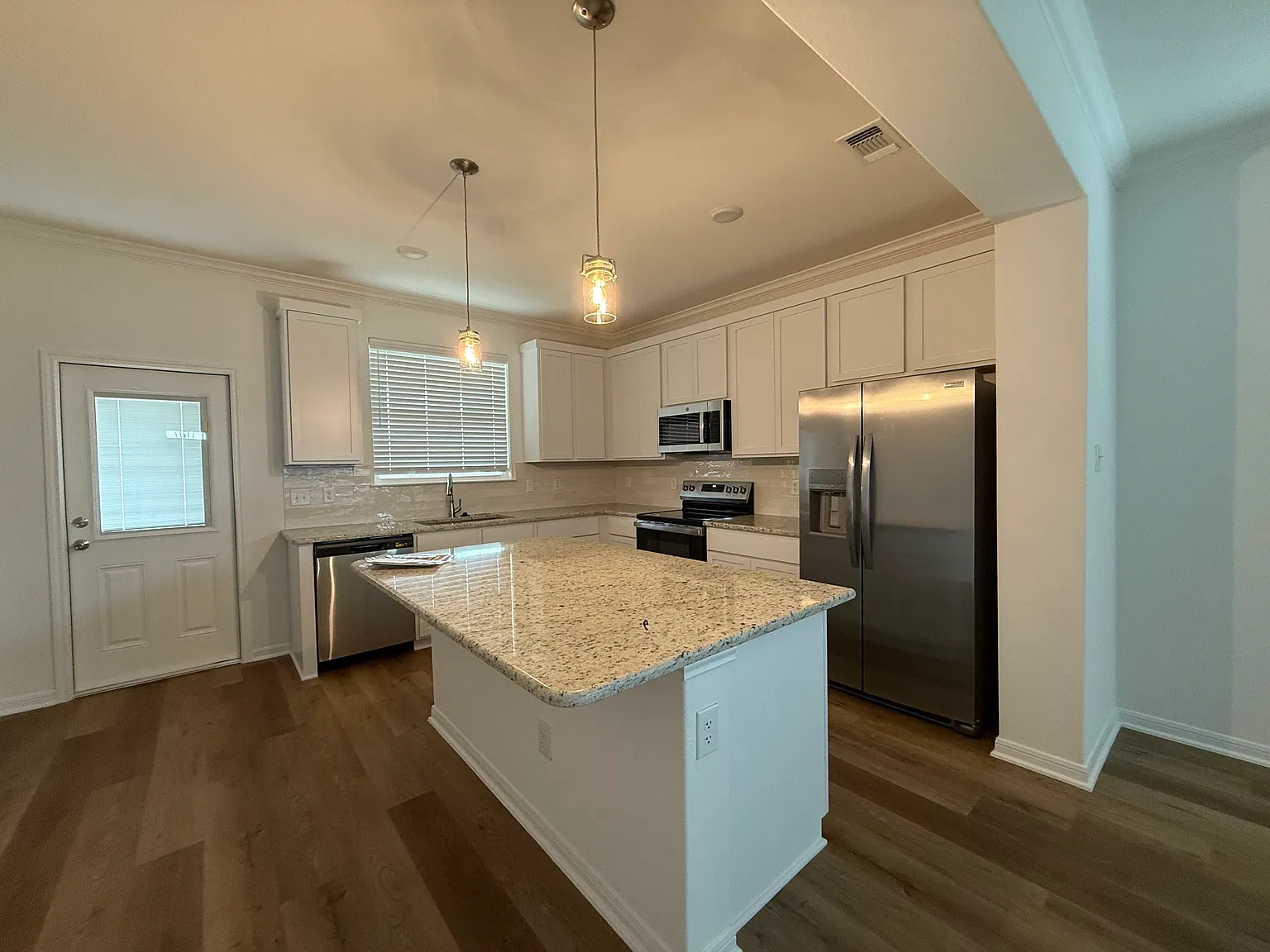 3 bed, 1580 sqft, $2,150 — Photo 4