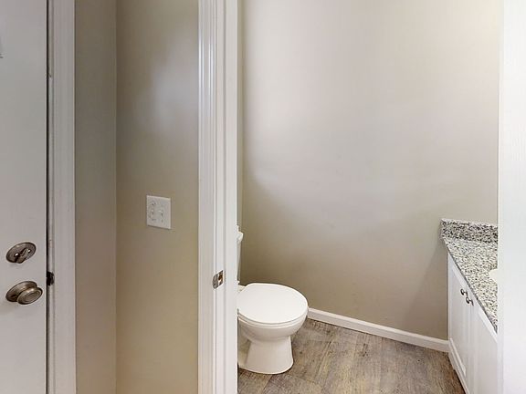 4th image of 1363 Summit St #13803786